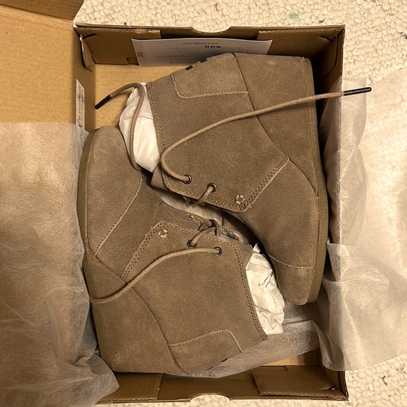 Toms Shoes - TOMS Desert Wedge Bootie Suede Beige Tan Womens Size 5.5 New In Box NWB